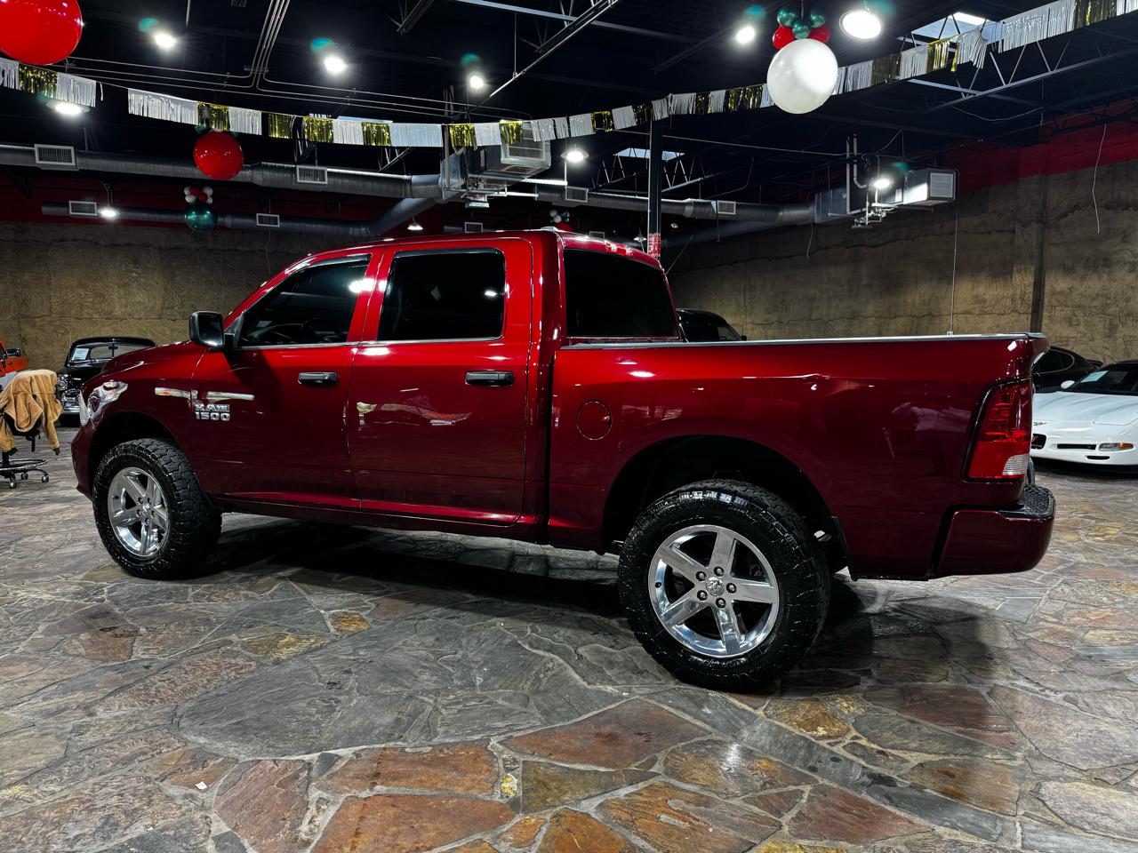 RAM 1500 Express 4x4 Crew Cab 5'7" Box 2017