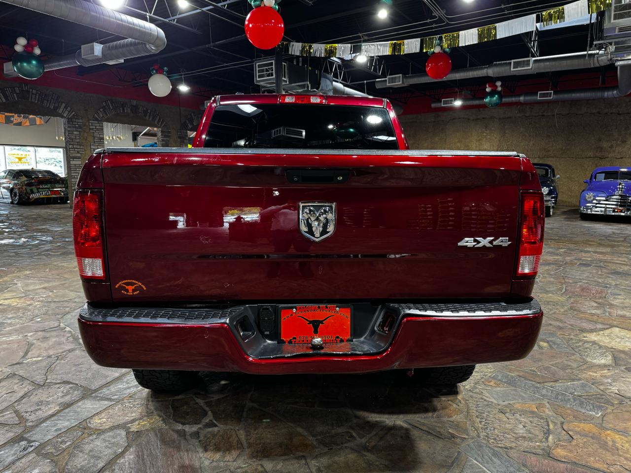 RAM 1500 Express 4x4 Crew Cab 5'7" Box 2017