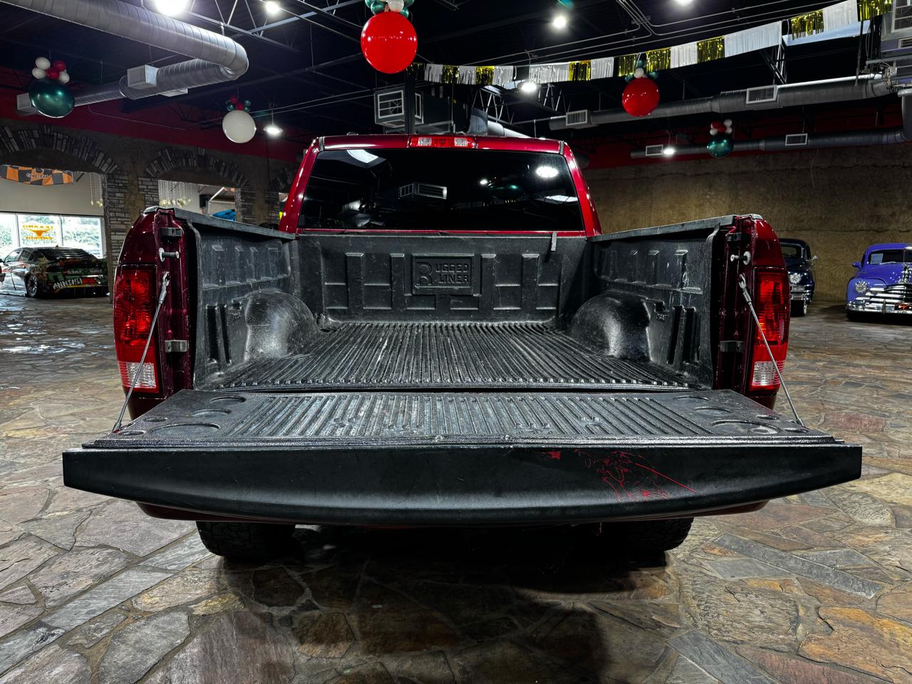 RAM 1500 Express 4x4 Crew Cab 5'7" Box 2017