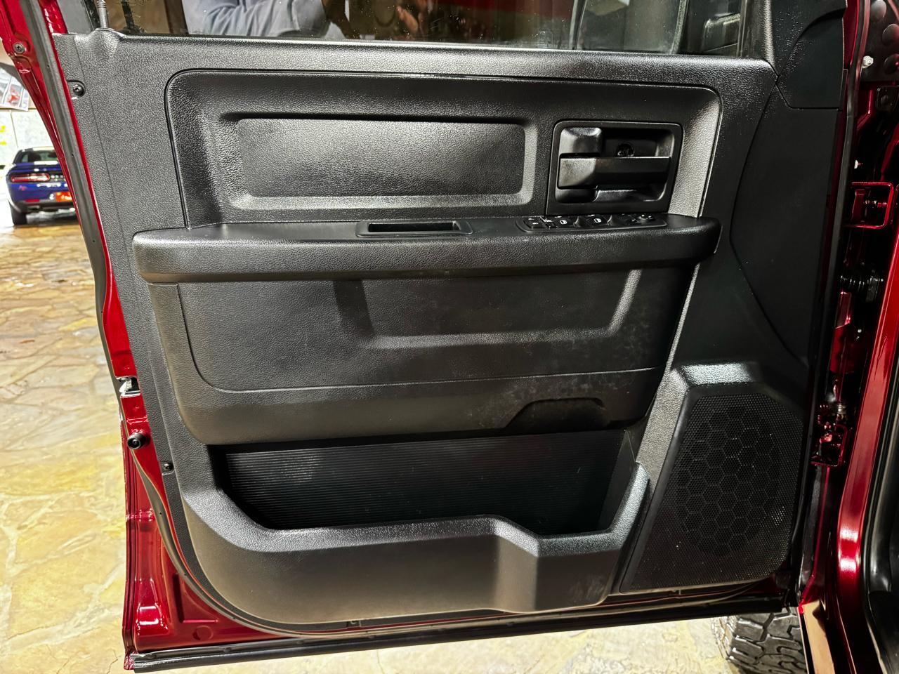 RAM 1500 Express 4x4 Crew Cab 5'7" Box 2017