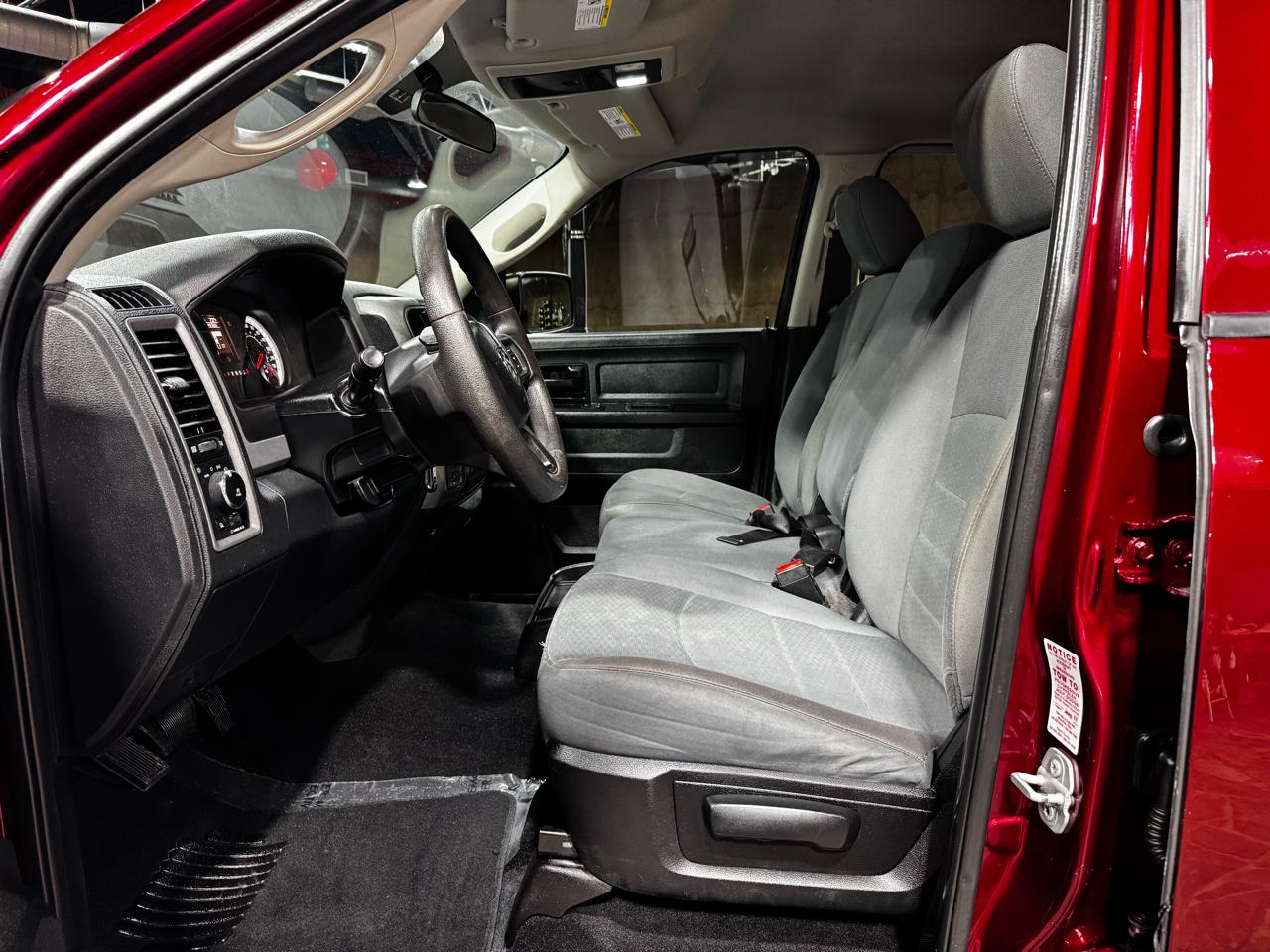 RAM 1500 Express 4x4 Crew Cab 5'7" Box 2017