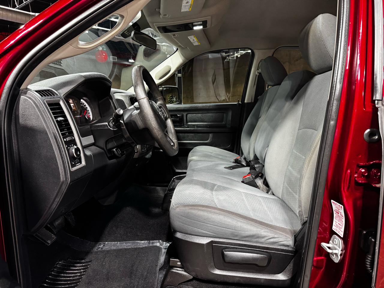 RAM 1500 Express 4x4 Crew Cab 5'7" Box 2017