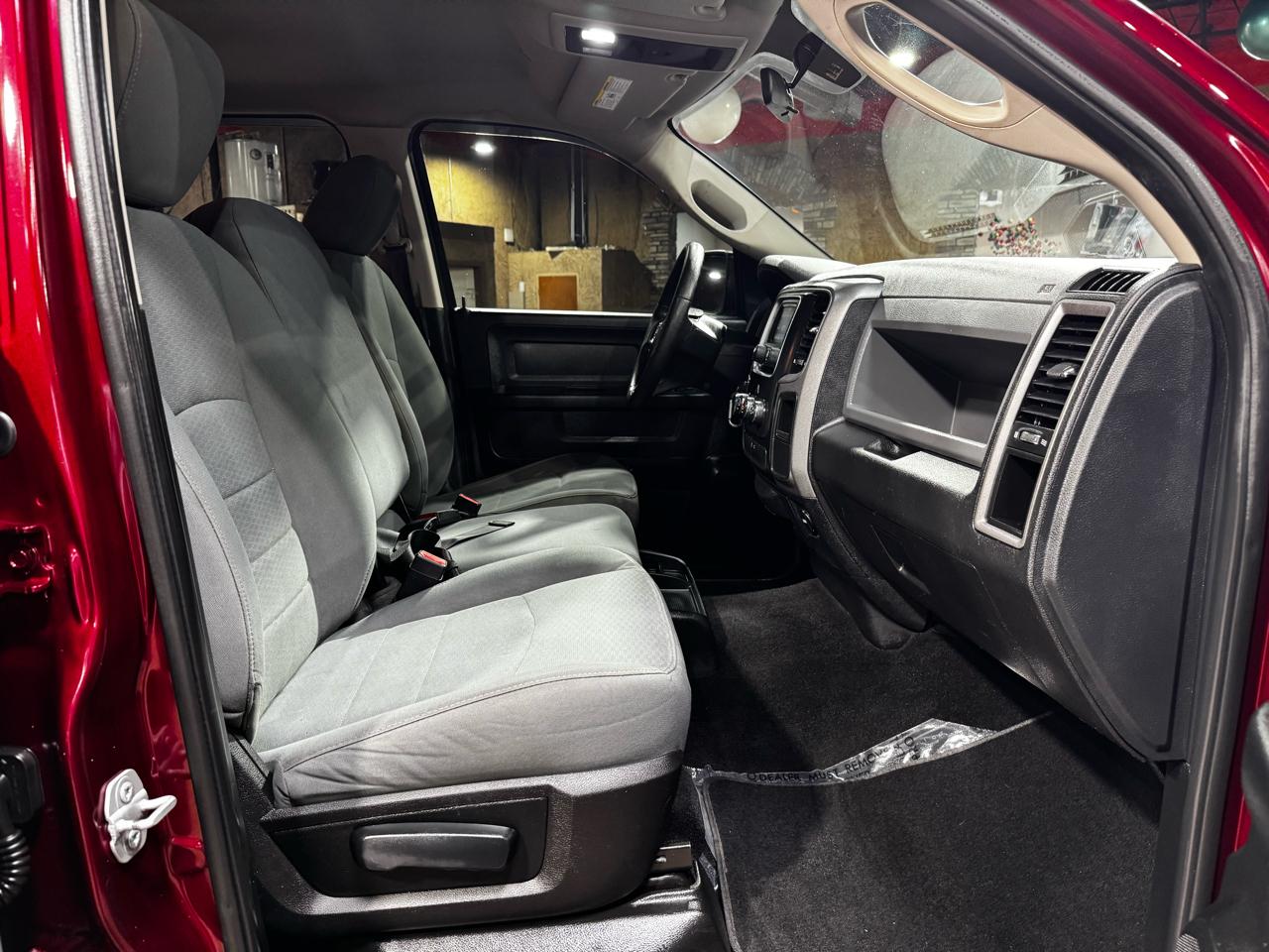 RAM 1500 Express 4x4 Crew Cab 5'7" Box 2017