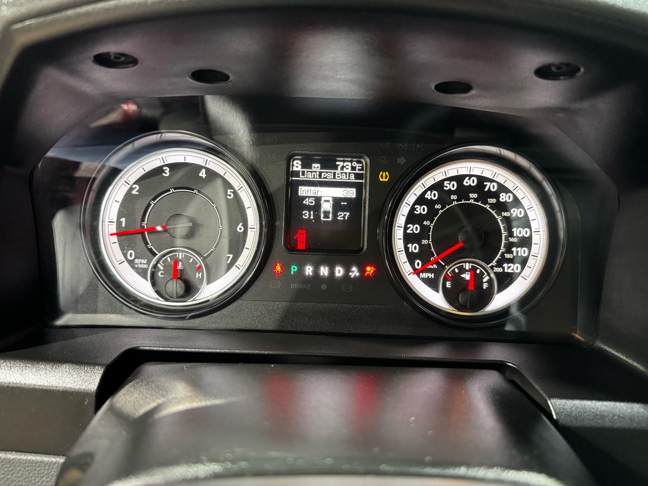 RAM 1500 Express 4x4 Crew Cab 5'7" Box 2017