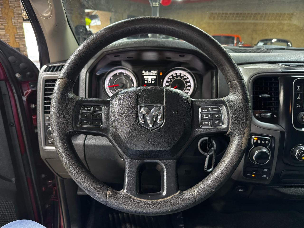 RAM 1500 Express 4x4 Crew Cab 5'7" Box 2017