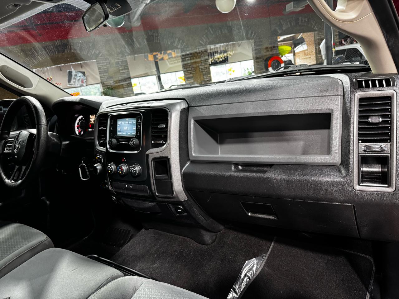RAM 1500 Express 4x4 Crew Cab 5'7" Box 2017