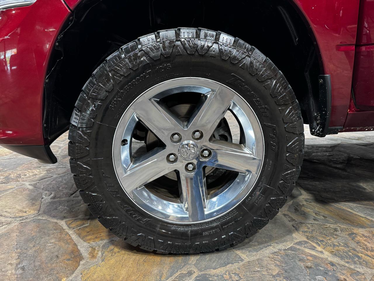 RAM 1500 Express 4x4 Crew Cab 5'7" Box 2017