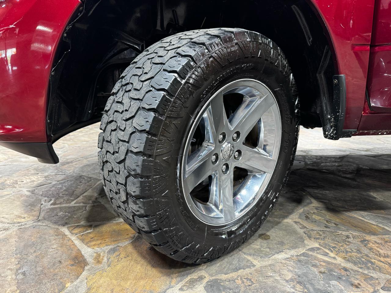 RAM 1500 Express 4x4 Crew Cab 5'7" Box 2017