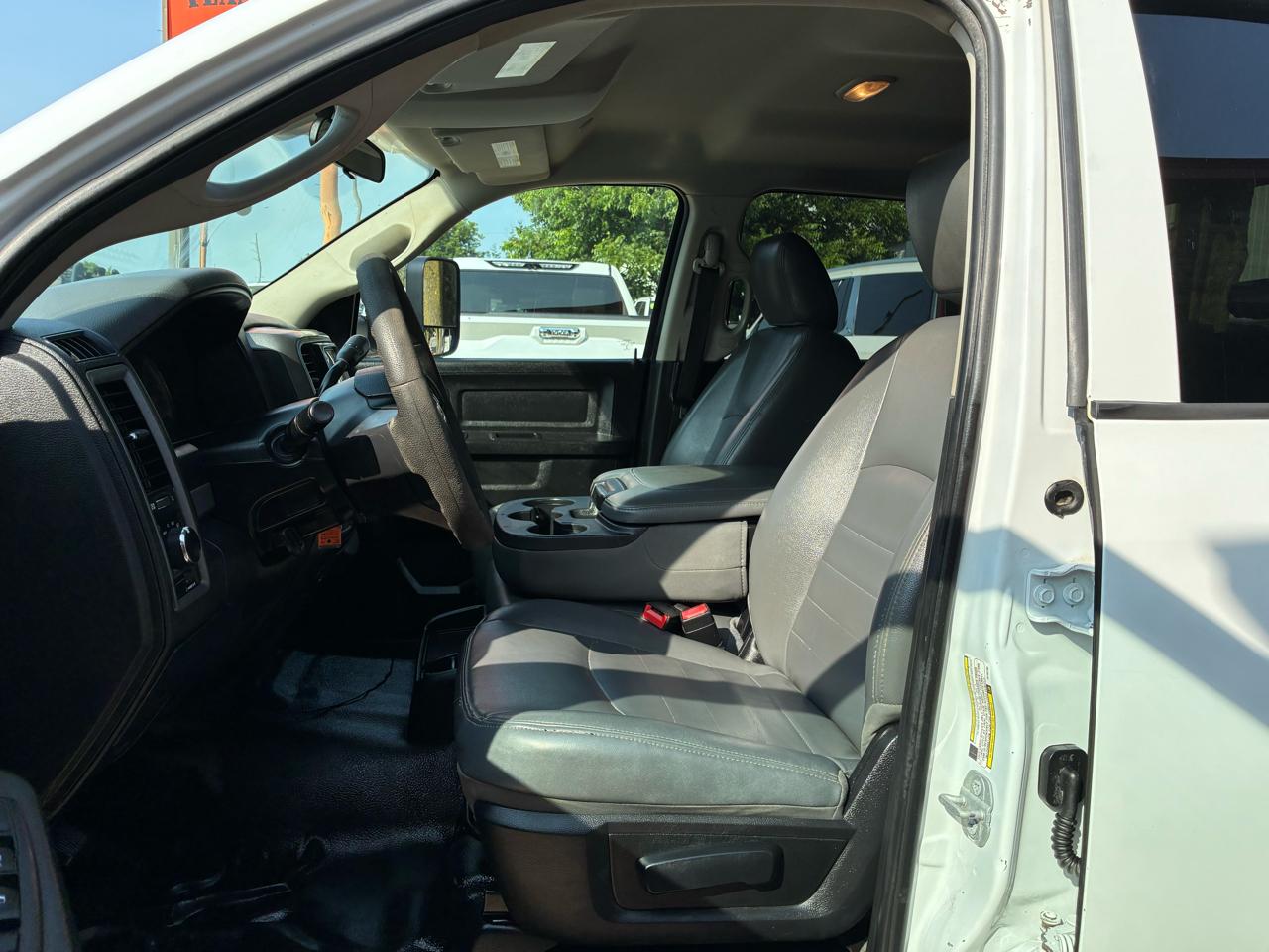 RAM 3500 Chassis Cab Tradesman 2WD Crew Cab 60" CA 172.4" WB 2018