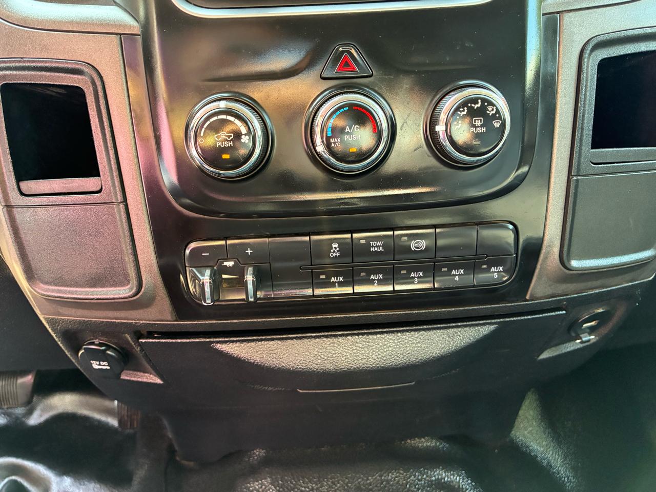 RAM 3500 Chassis Cab Tradesman 2WD Crew Cab 60" CA 172.4" WB 2018