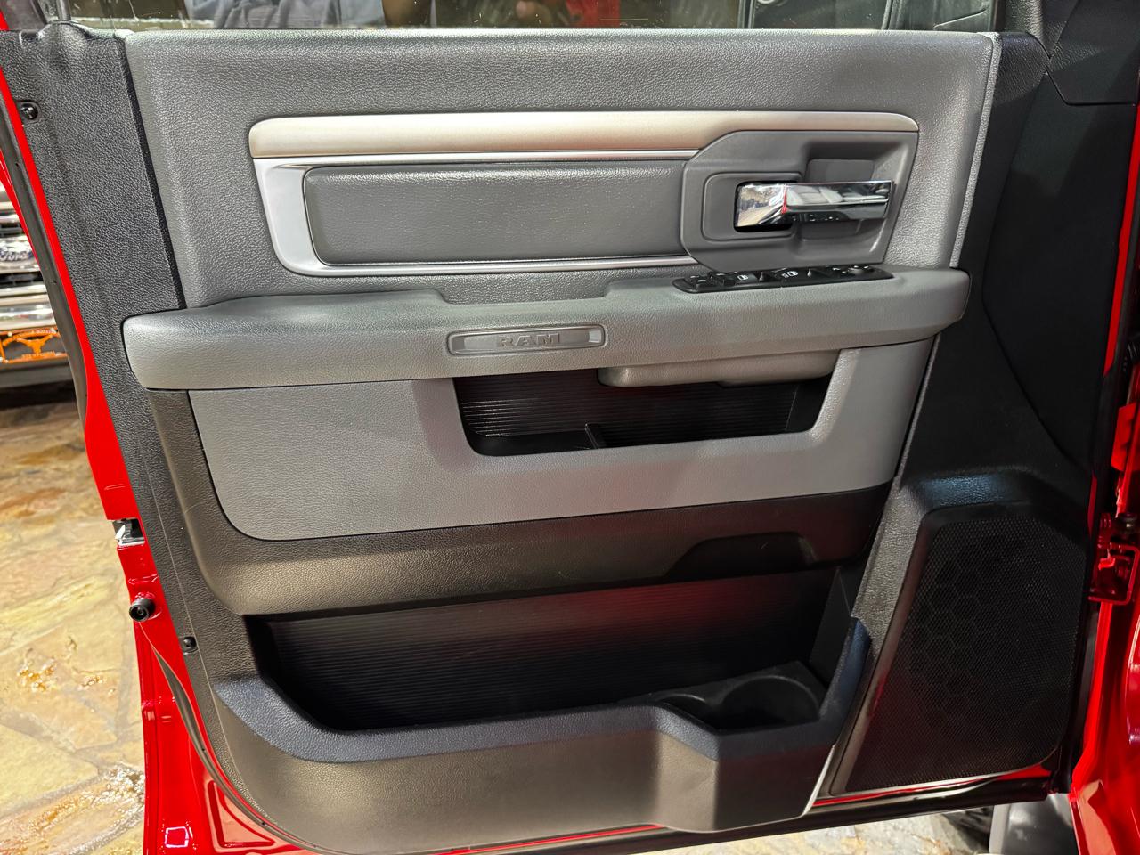 RAM 1500 4WD Crew Cab 140.5" Big Horn 2013
