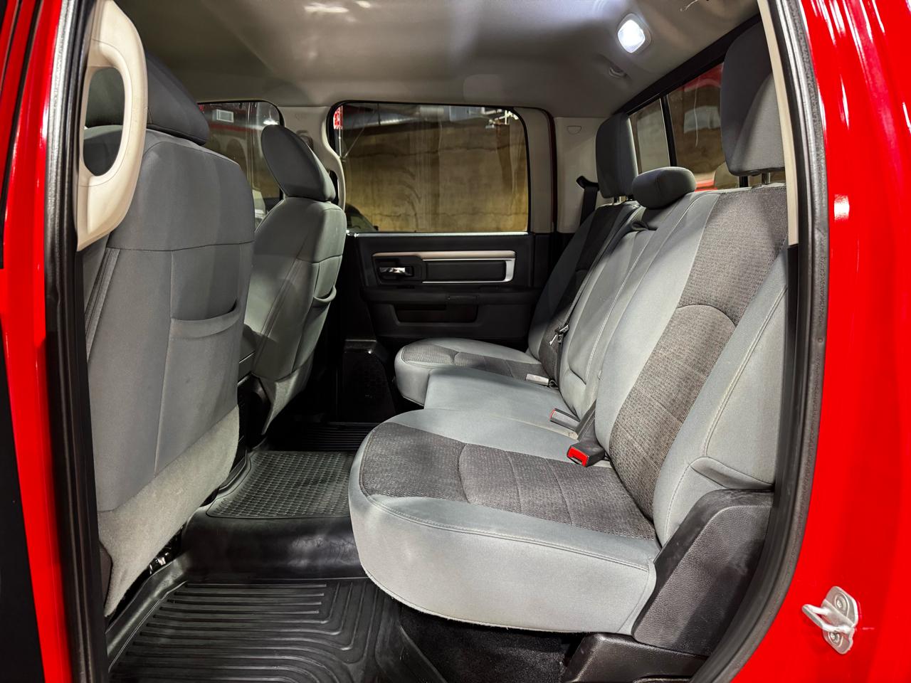 RAM 1500 4WD Crew Cab 140.5" Big Horn 2013