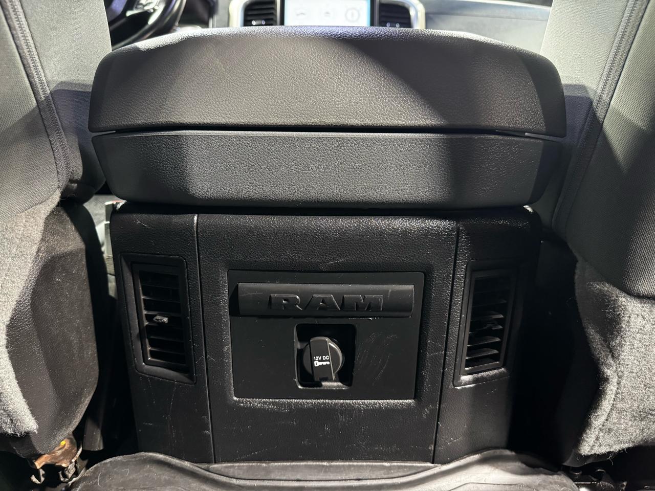 RAM 1500 4WD Crew Cab 140.5" Big Horn 2013