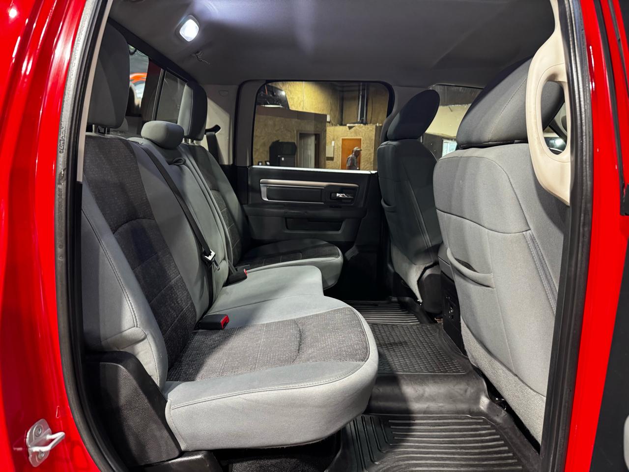 RAM 1500 4WD Crew Cab 140.5" Big Horn 2013