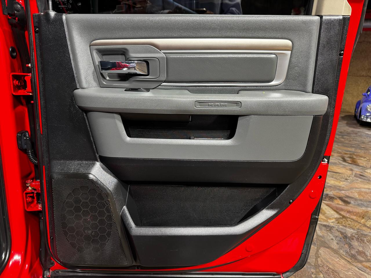 RAM 1500 4WD Crew Cab 140.5" Big Horn 2013