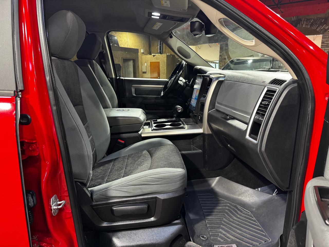 RAM 1500 4WD Crew Cab 140.5" Big Horn 2013