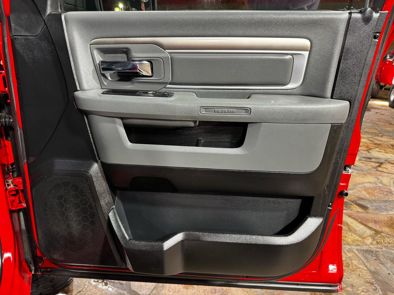 RAM 1500 4WD Crew Cab 140.5" Big Horn 2013
