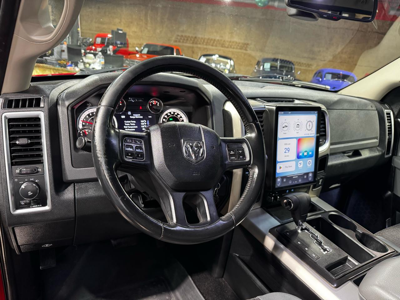 RAM 1500 4WD Crew Cab 140.5" Big Horn 2013