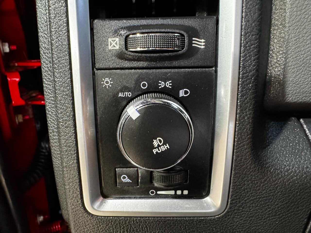 RAM 1500 4WD Crew Cab 140.5" Big Horn 2013