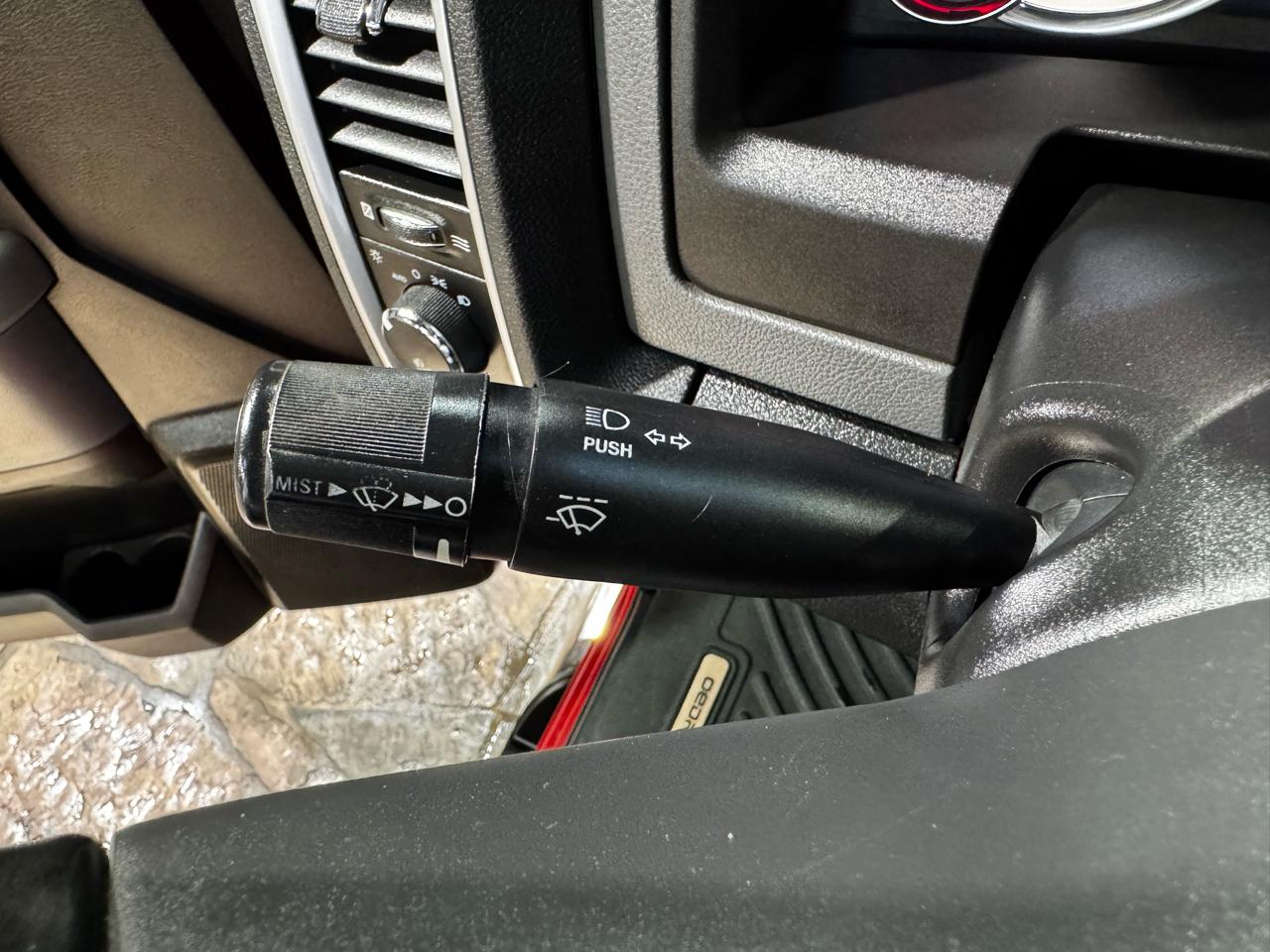 RAM 1500 4WD Crew Cab 140.5" Big Horn 2013