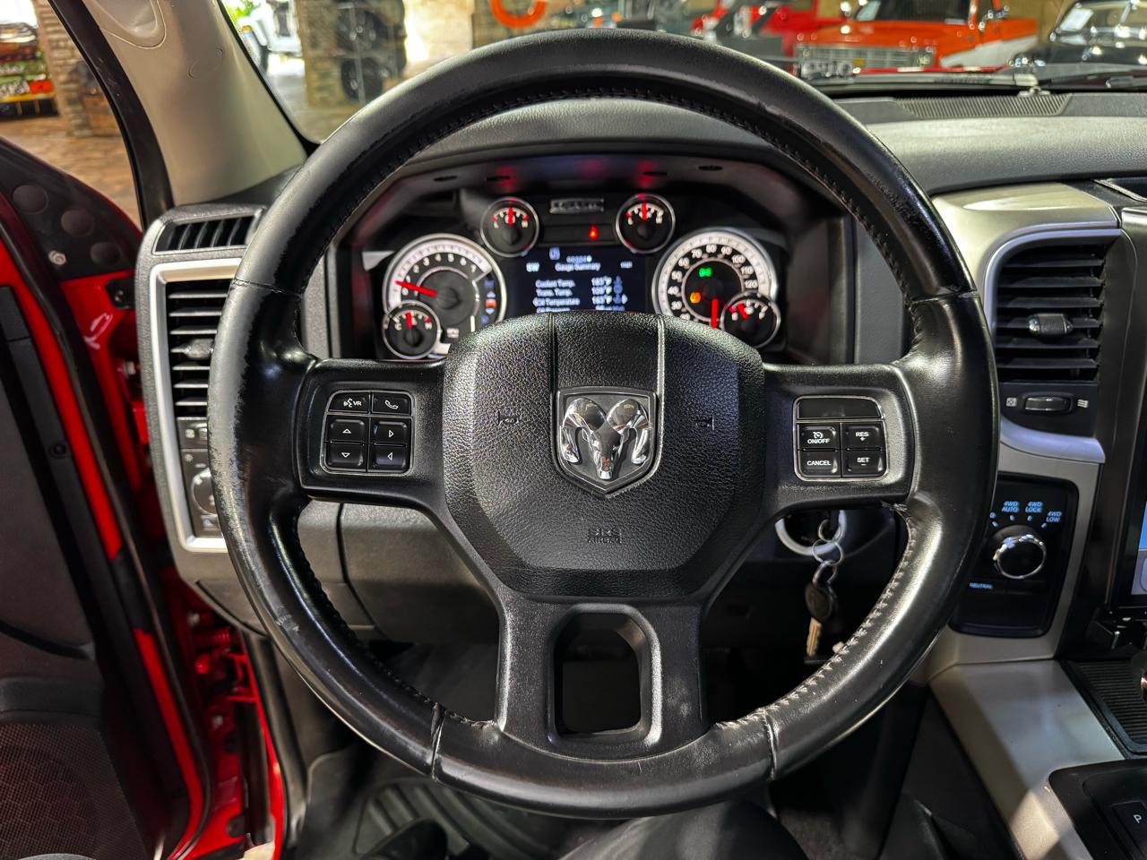 RAM 1500 4WD Crew Cab 140.5" Big Horn 2013