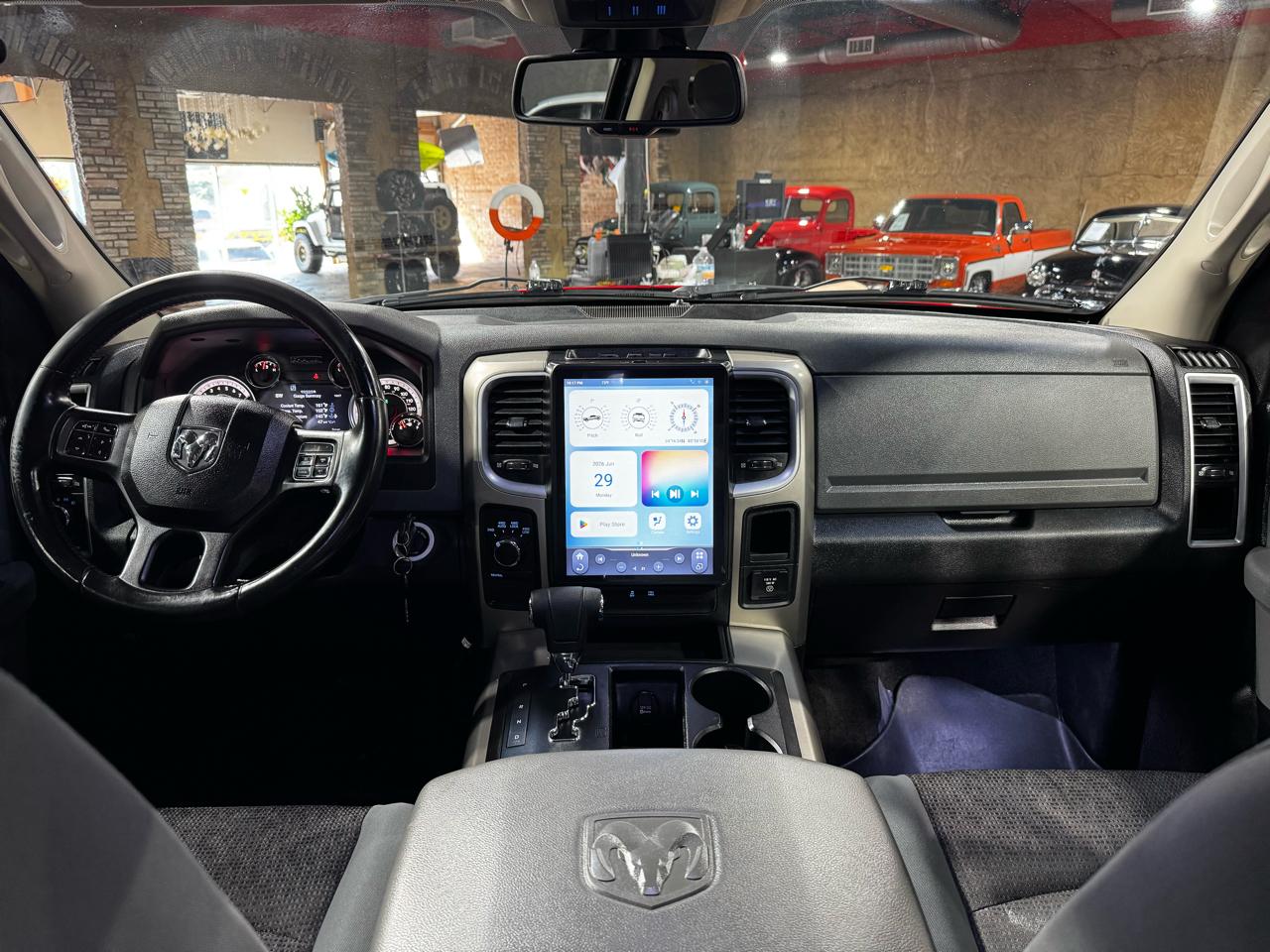 RAM 1500 4WD Crew Cab 140.5" Big Horn 2013