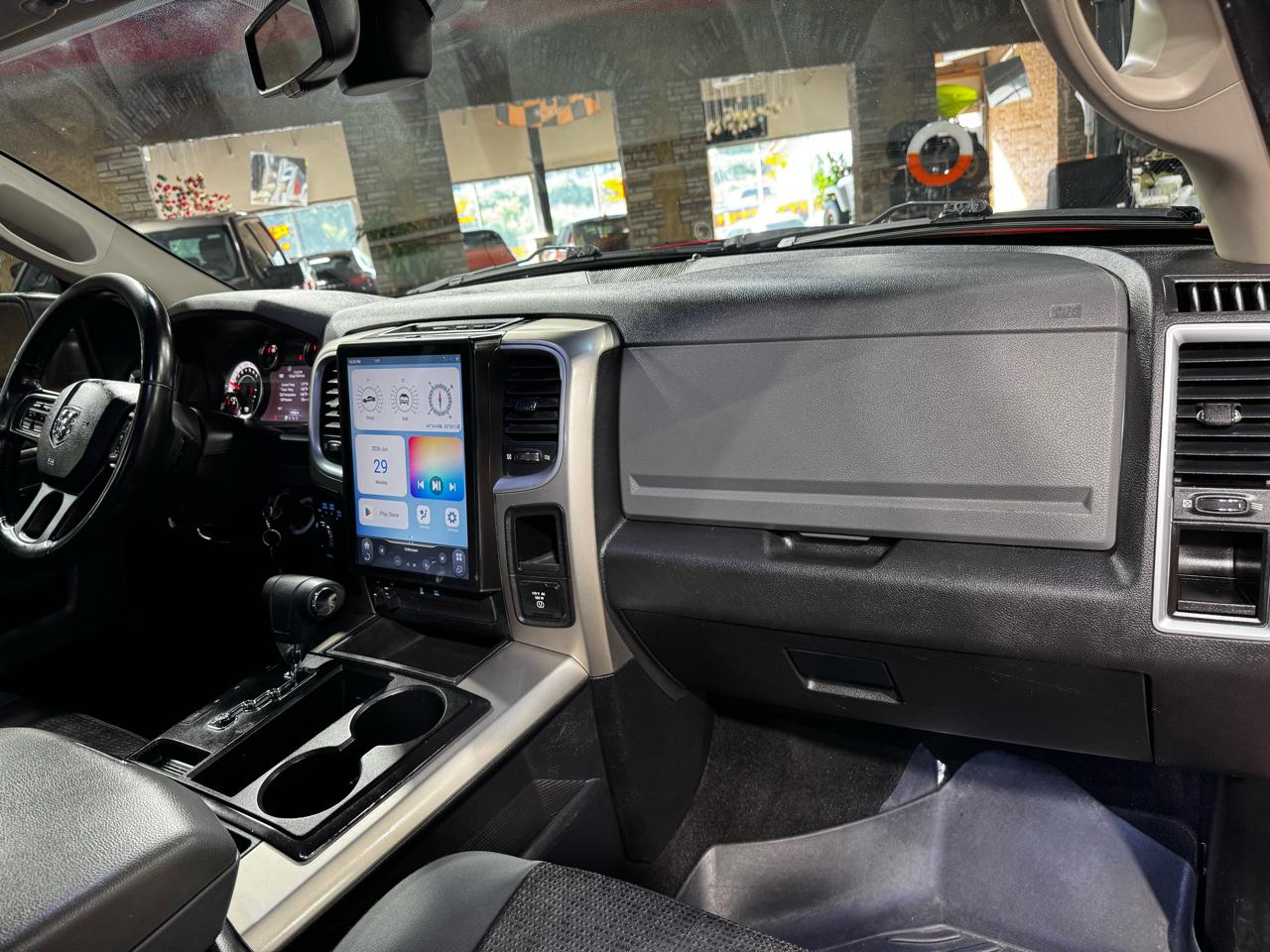 RAM 1500 4WD Crew Cab 140.5" Big Horn 2013