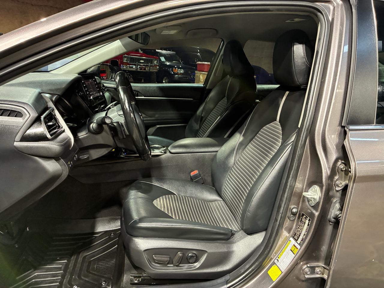 Toyota Camry SE Auto (Natl) 2022