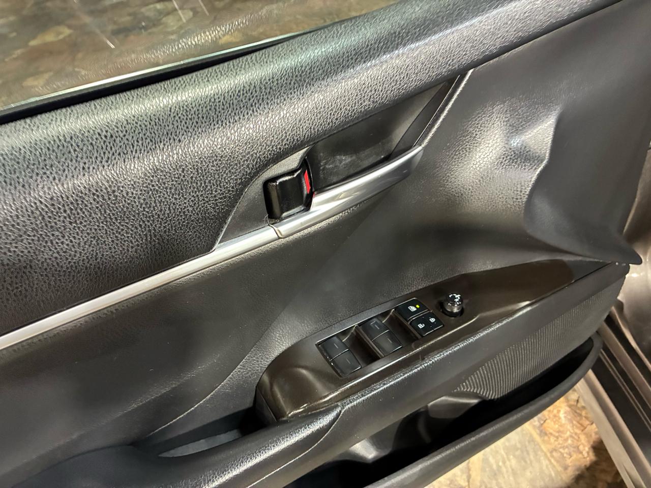 Toyota Camry SE Auto (Natl) 2022