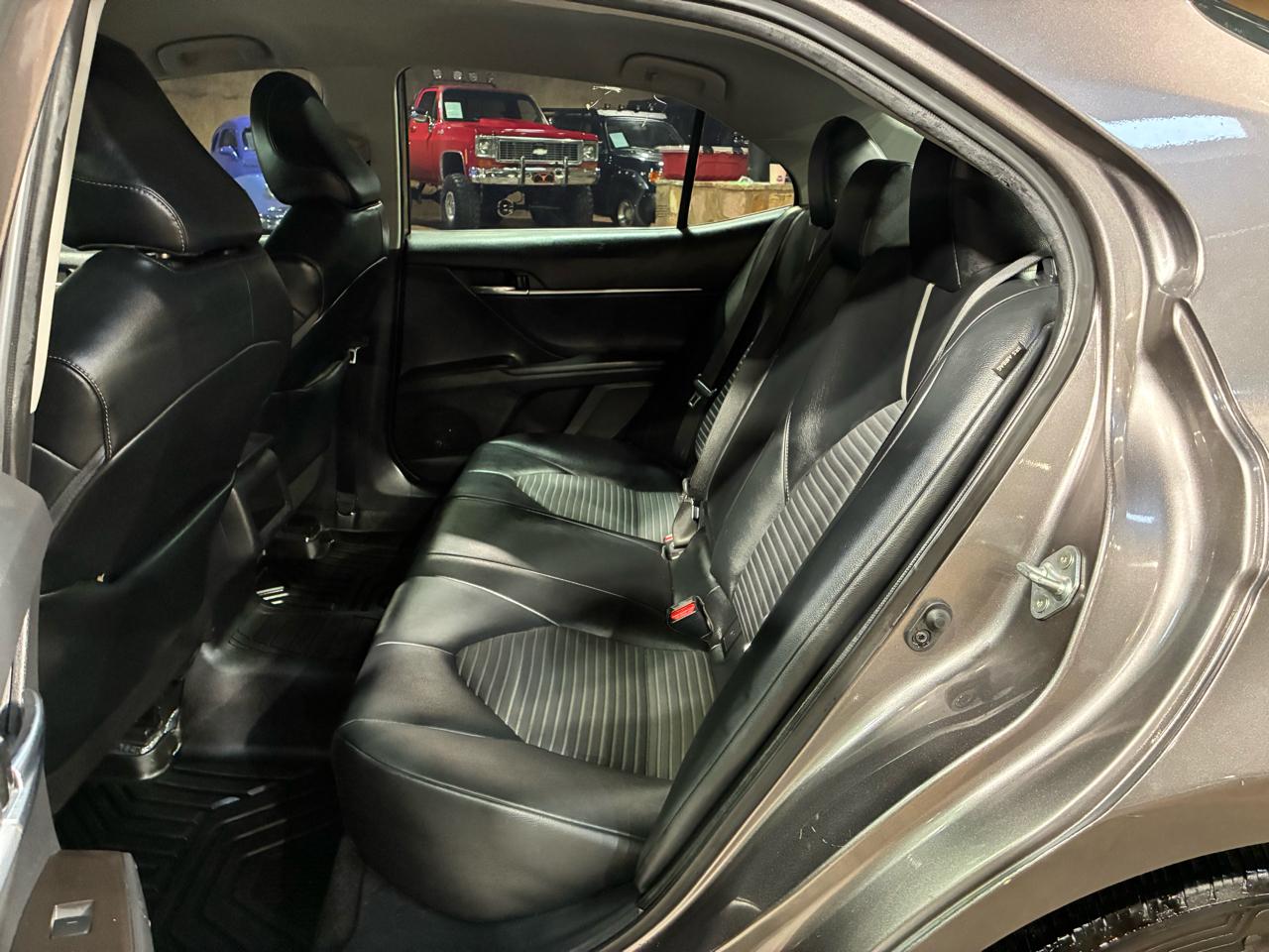 Toyota Camry SE Auto (Natl) 2022