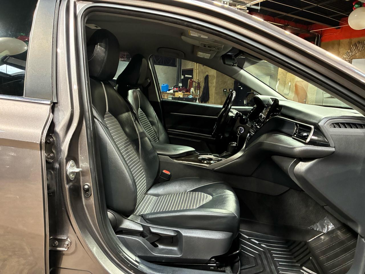 Toyota Camry SE Auto (Natl) 2022