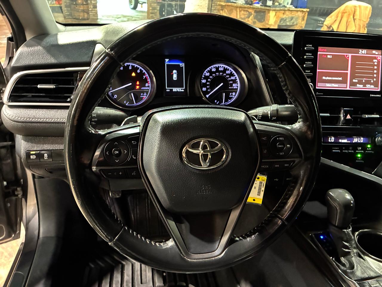 Toyota Camry SE Auto (Natl) 2022