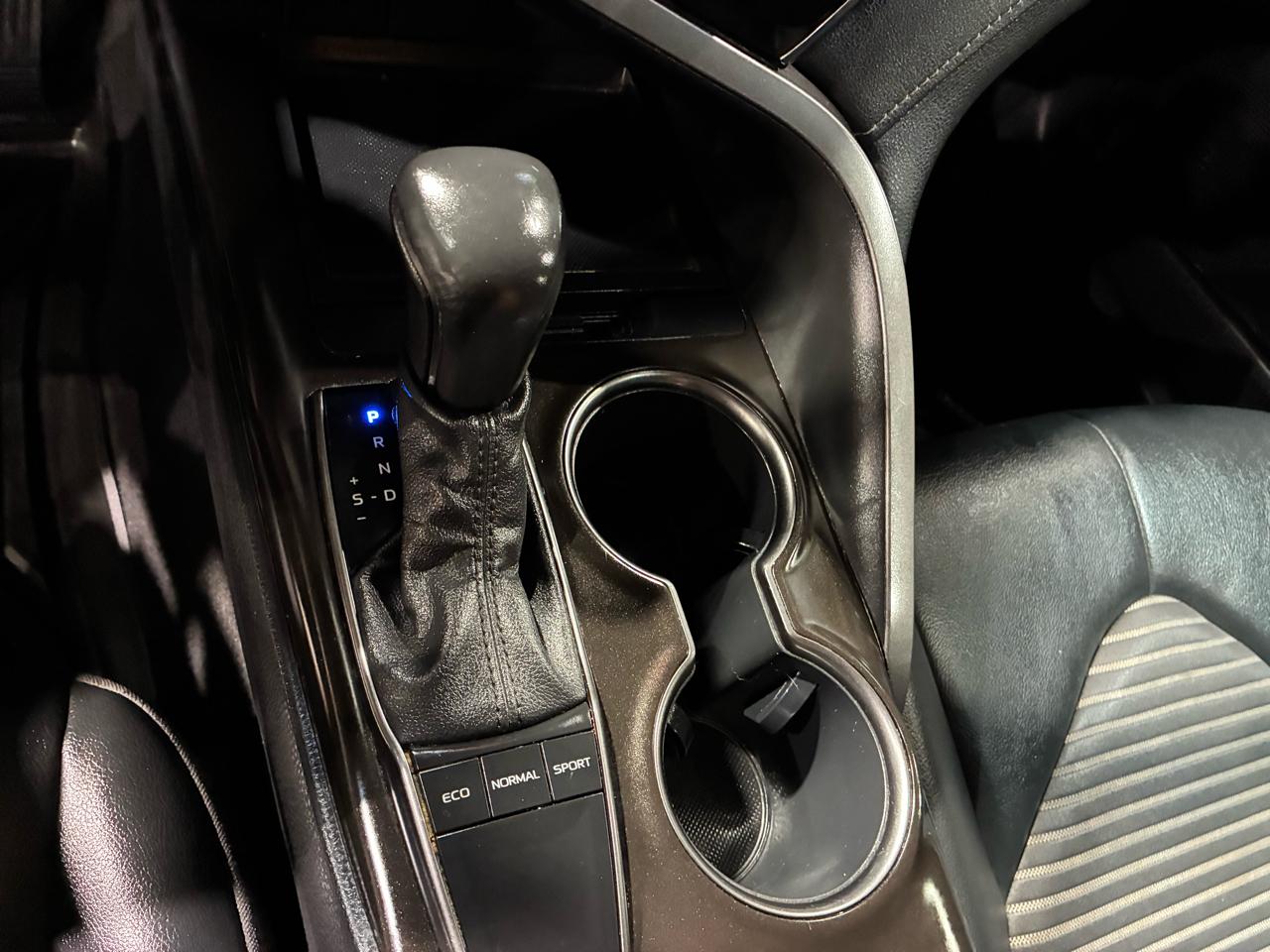 Toyota Camry SE Auto (Natl) 2022