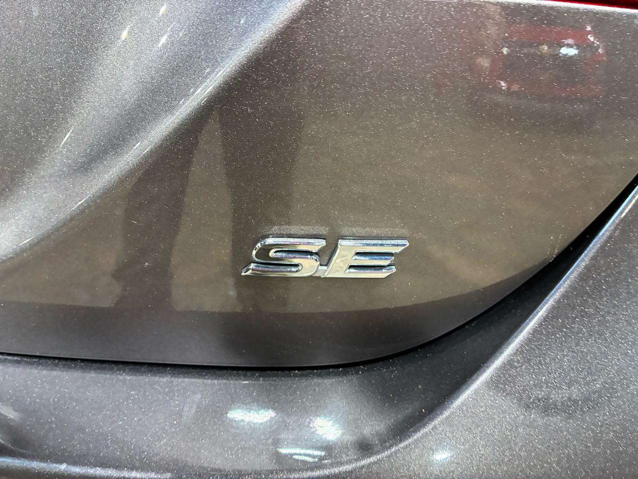 Toyota Camry SE Auto (Natl) 2022