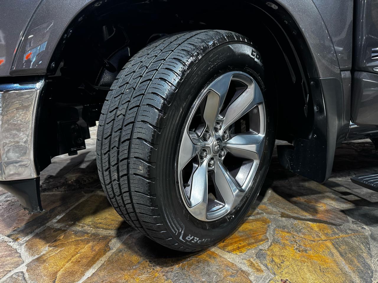 RAM 1500 Limited 4x4 Crew Cab 5'7" Box 2019