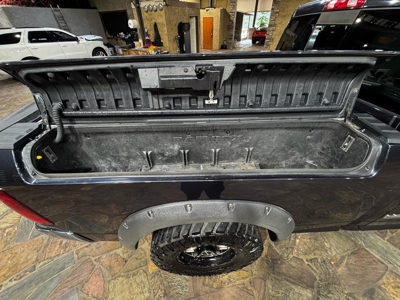 RAM 1500 4WD Quad Cab 140.5" Big Horn 2013