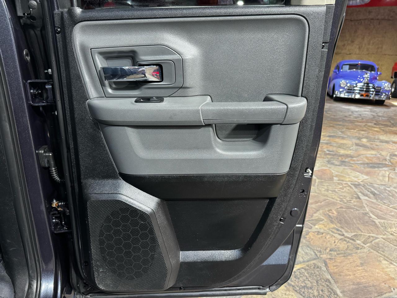 RAM 1500 4WD Quad Cab 140.5" Big Horn 2013