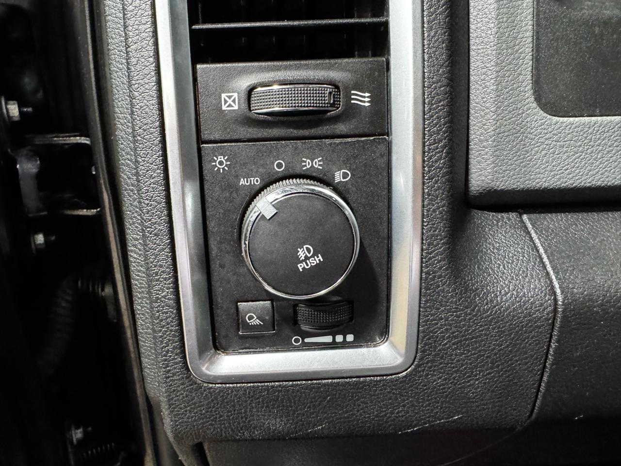 RAM 1500 4WD Quad Cab 140.5" Big Horn 2013