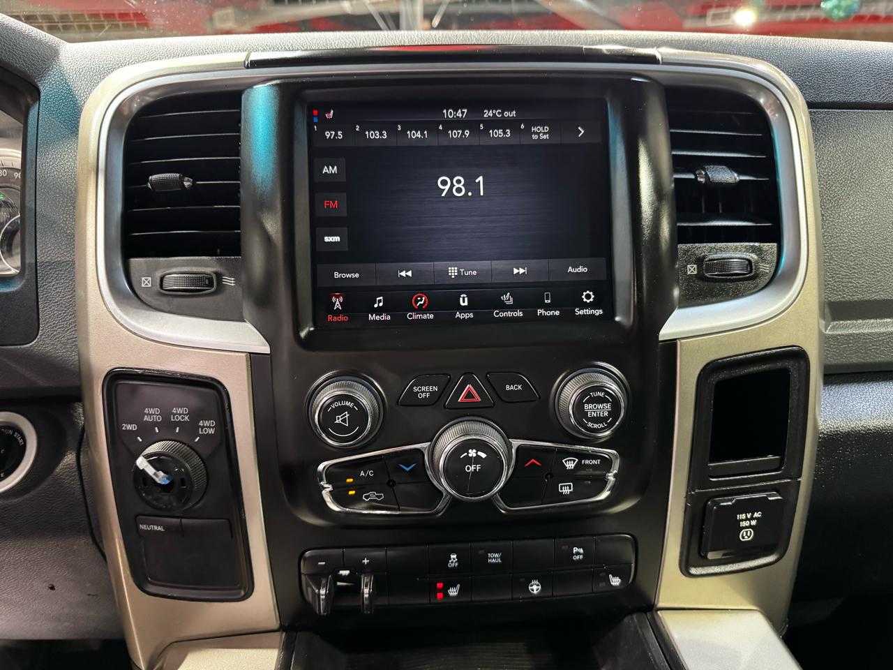 RAM 1500 4WD Quad Cab 140.5" Big Horn 2013