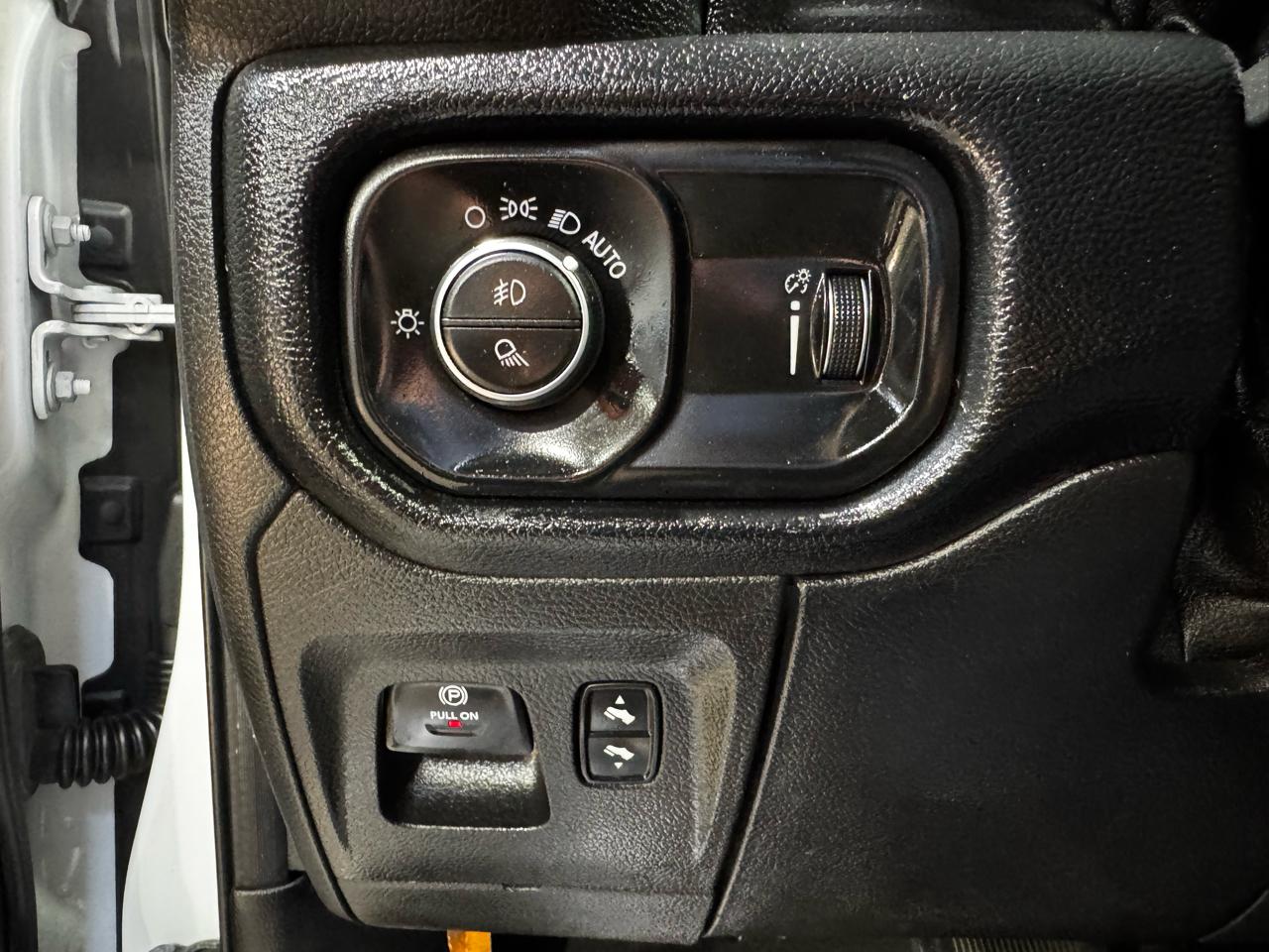 RAM 1500 4WD Crew Cab 140.5" Rebel 2020