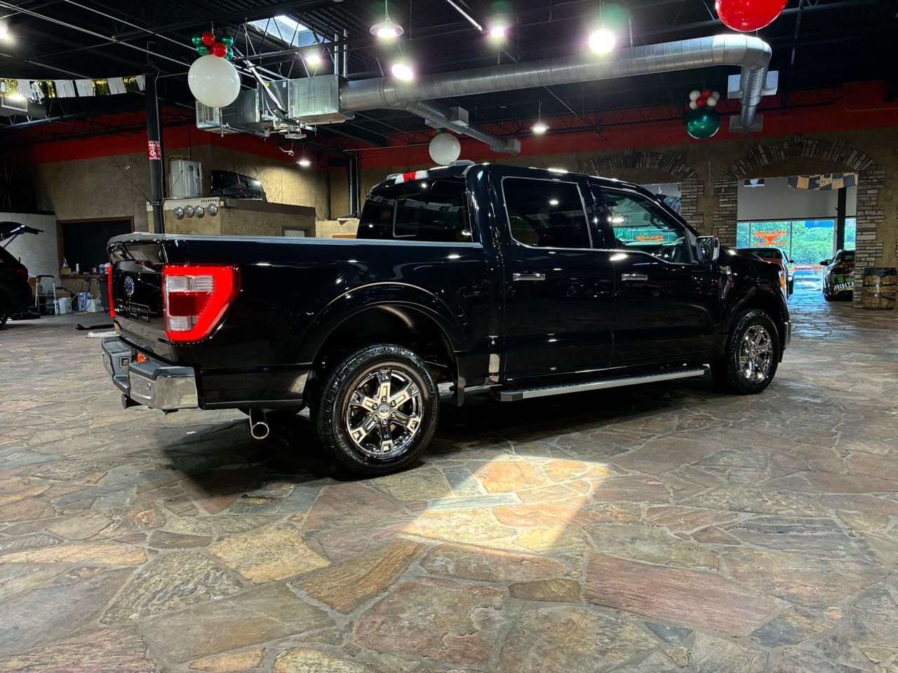 Ford F-150 2WD Supercab 133" Lariat 2022