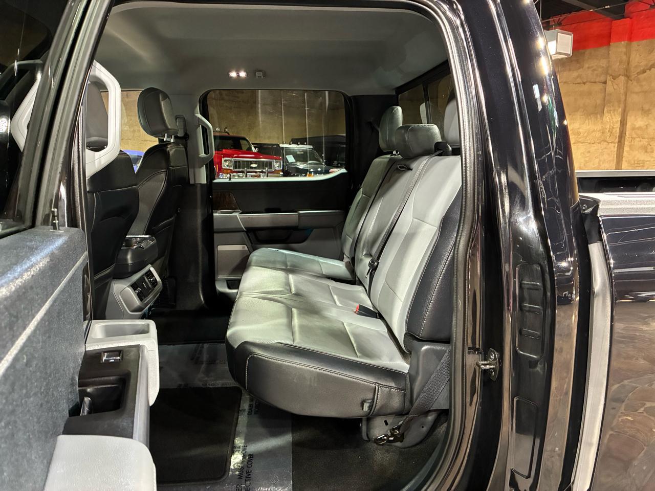 Ford F-150 2WD Supercab 133" Lariat 2022