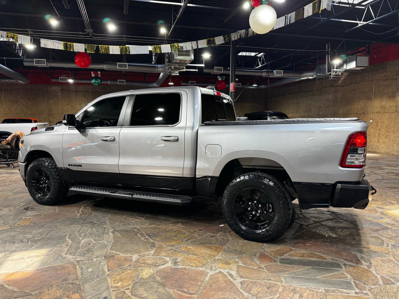 RAM 1500 Big Horn 4x4 Crew Cab 5'7" Box 2022