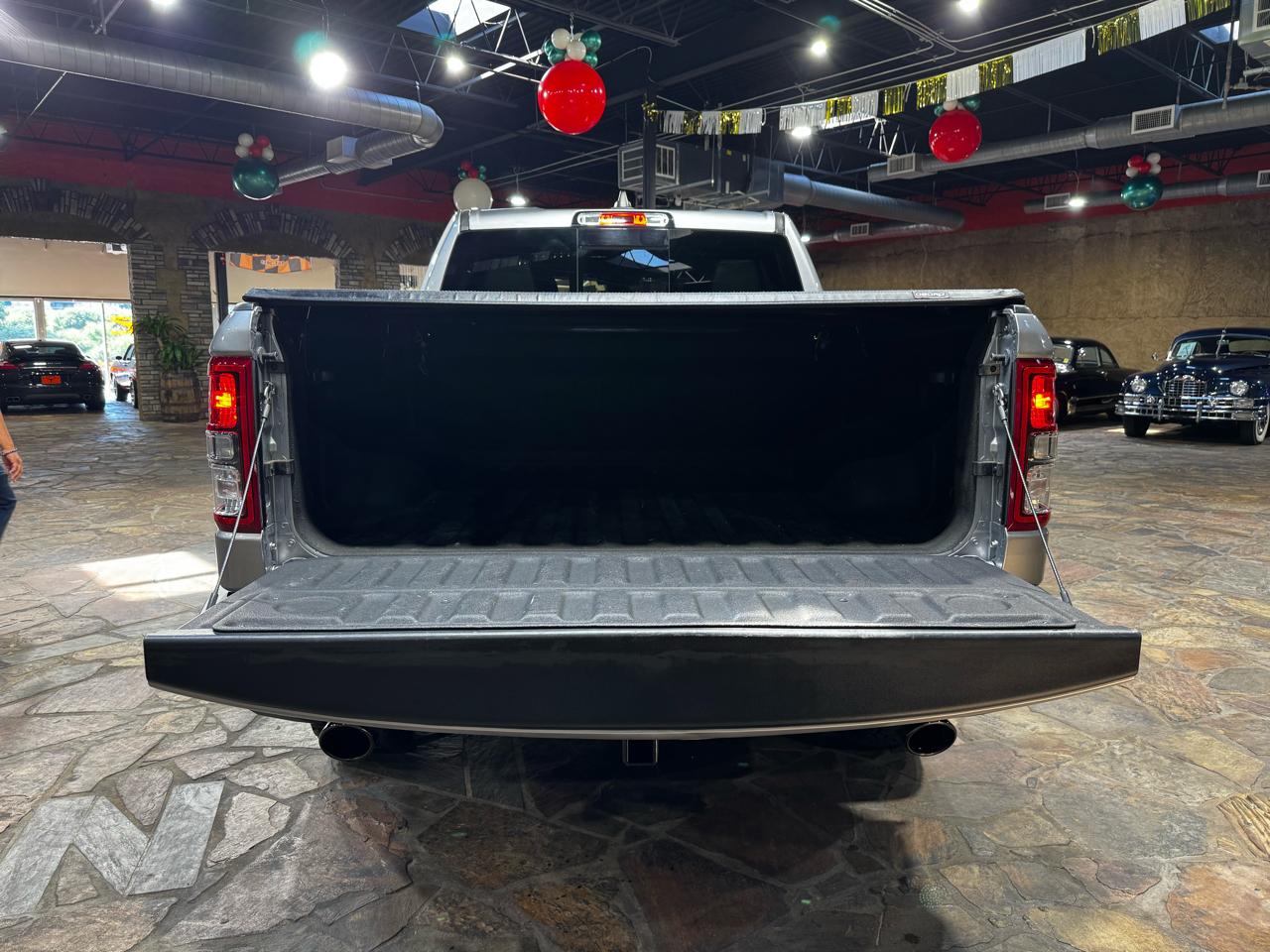 RAM 1500 Big Horn 4x4 Crew Cab 5'7" Box 2022