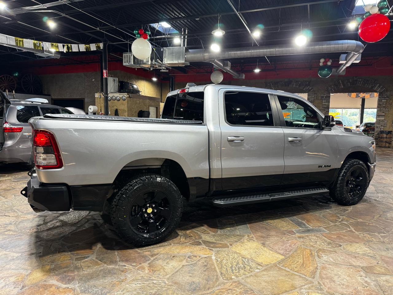 RAM 1500 Big Horn 4x4 Crew Cab 5'7" Box 2022