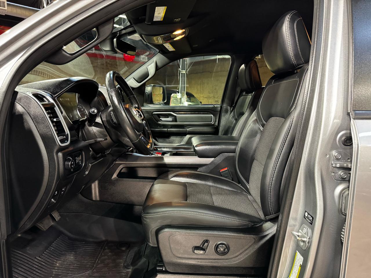 RAM 1500 Big Horn 4x4 Crew Cab 5'7" Box 2022