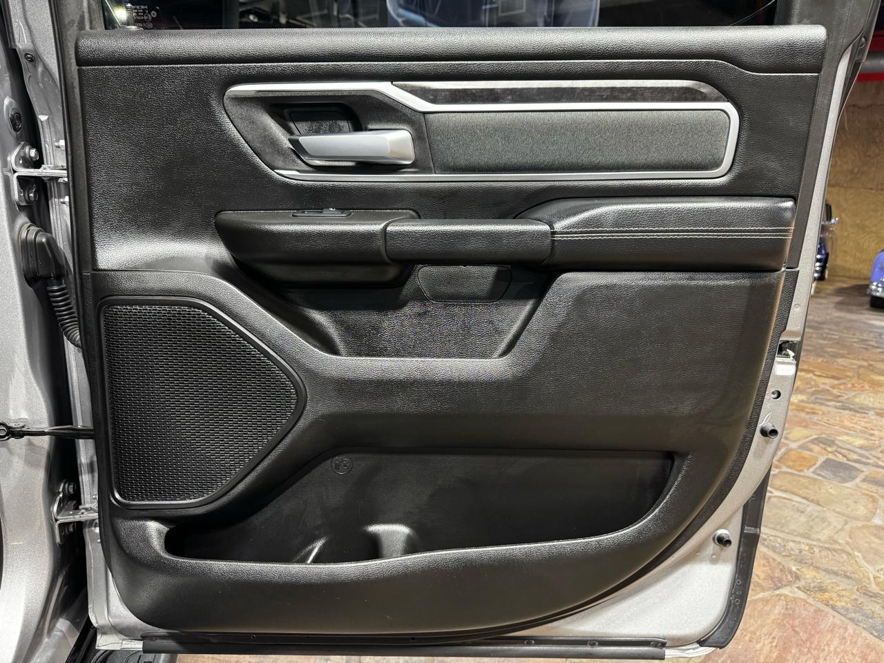 RAM 1500 Big Horn 4x4 Crew Cab 5'7" Box 2022