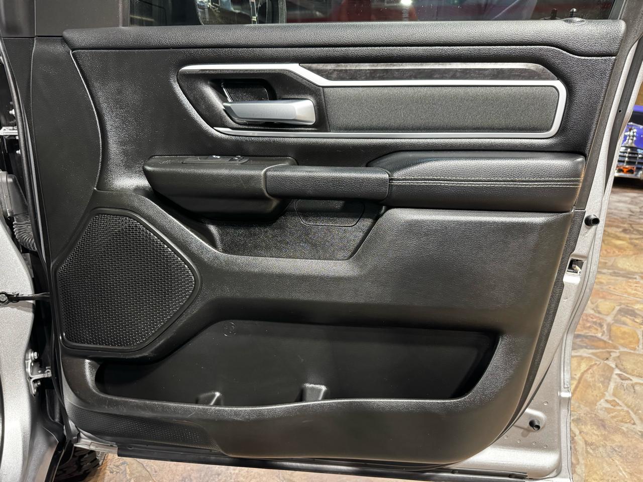 RAM 1500 Big Horn 4x4 Crew Cab 5'7" Box 2022