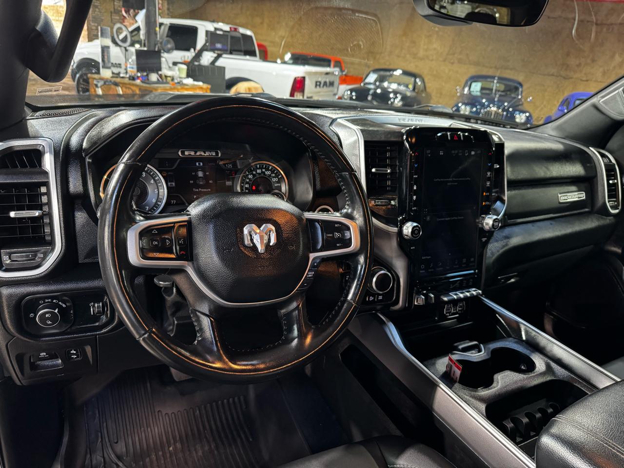 RAM 1500 Big Horn 4x4 Crew Cab 5'7" Box 2022