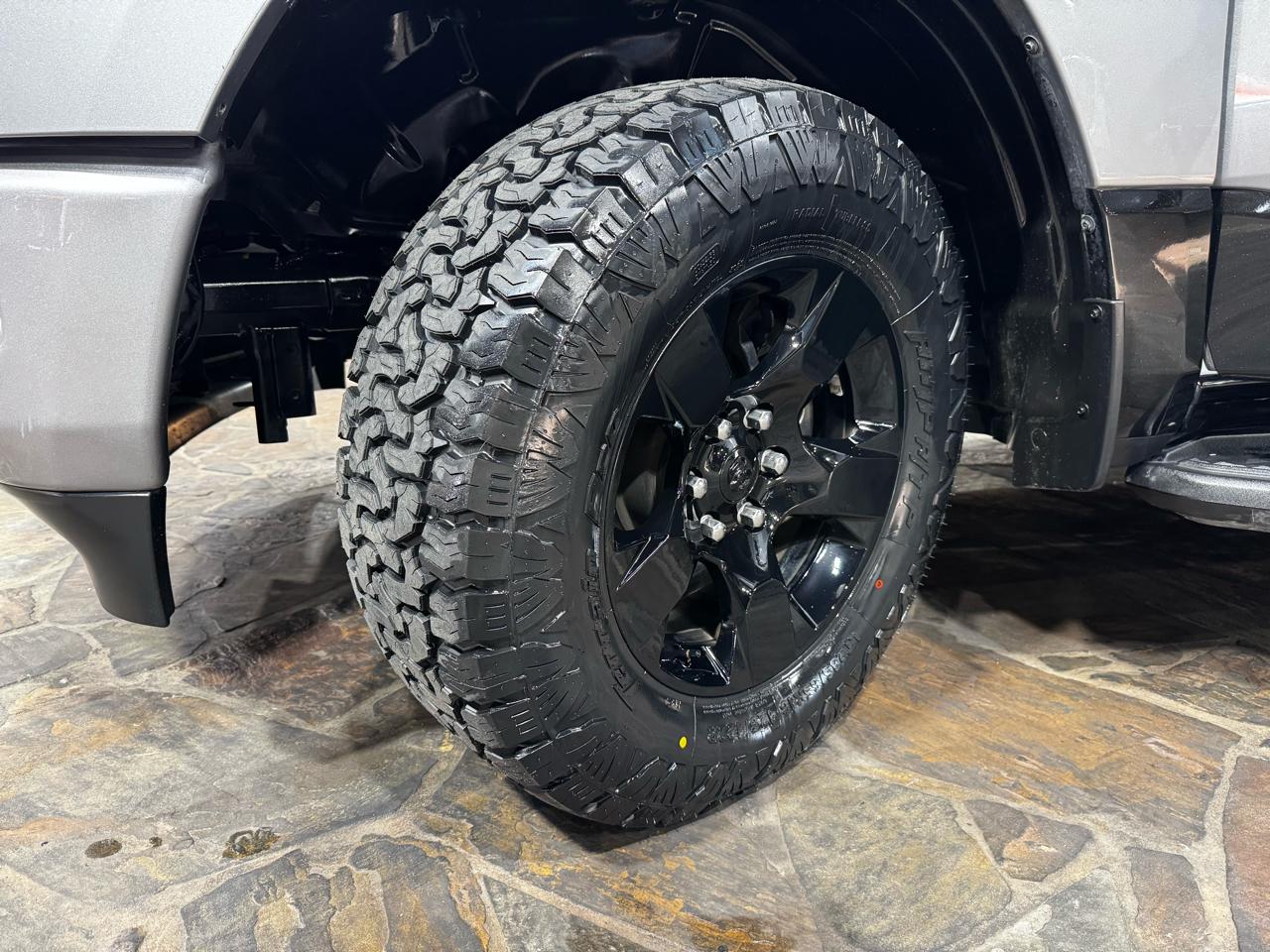 RAM 1500 Big Horn 4x4 Crew Cab 5'7" Box 2022